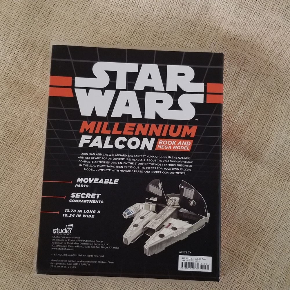 Disney Star Wars Millennium Falcon book and model - Picture 2 of 4